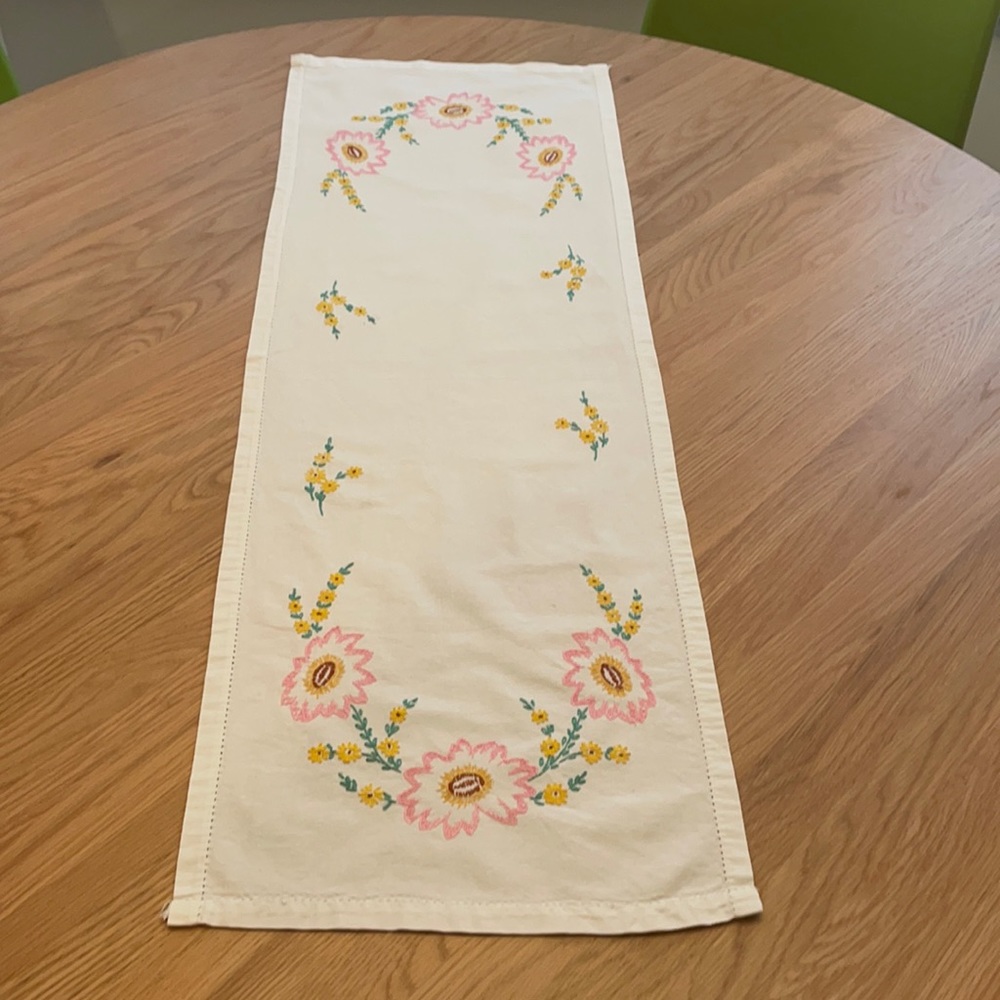 Antique Dresser Scarf - embroidered flowers